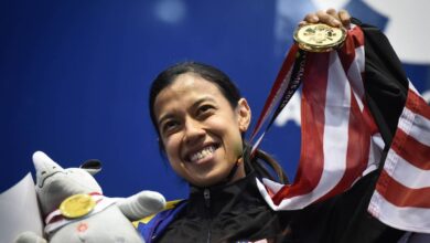 Thumbs up from an emotional Nicol as squash gets into 2028 Olympics